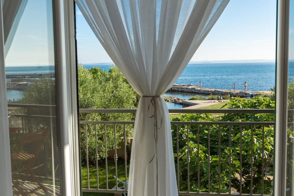 Natural landscape, Balcony/Terrace, Sea view