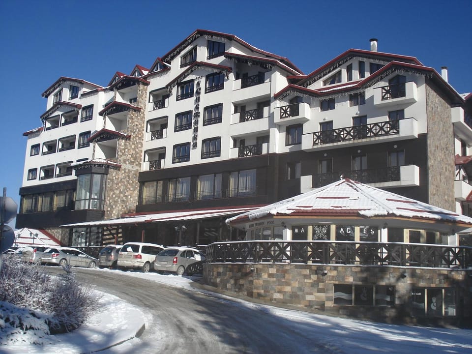 Facade/entrance, Winter