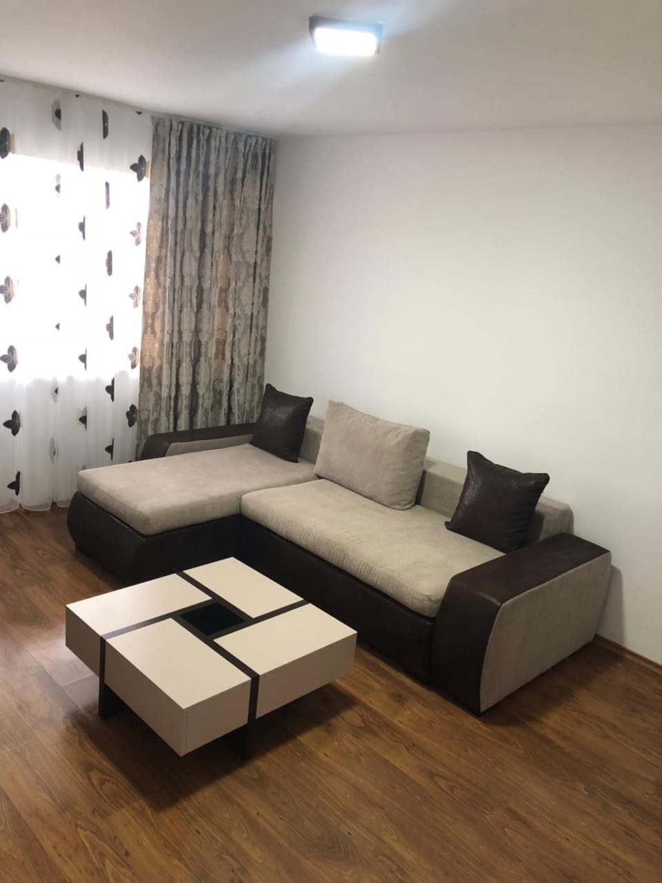 Living room, Photo of the whole room