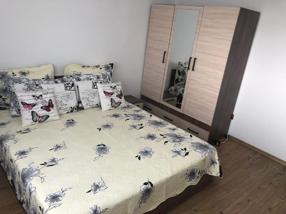 Bed, Photo of the whole room, Bedroom, wardrobe