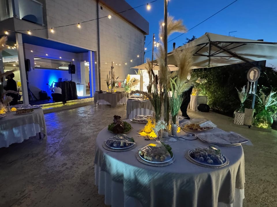 Property building, Restaurant/places to eat