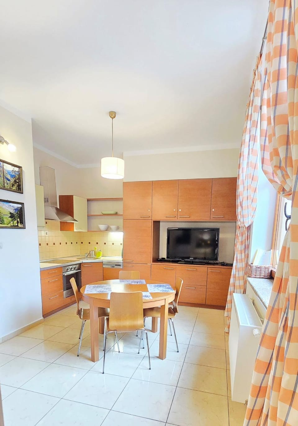 Kitchen or kitchenette, Dining area, oven, stove