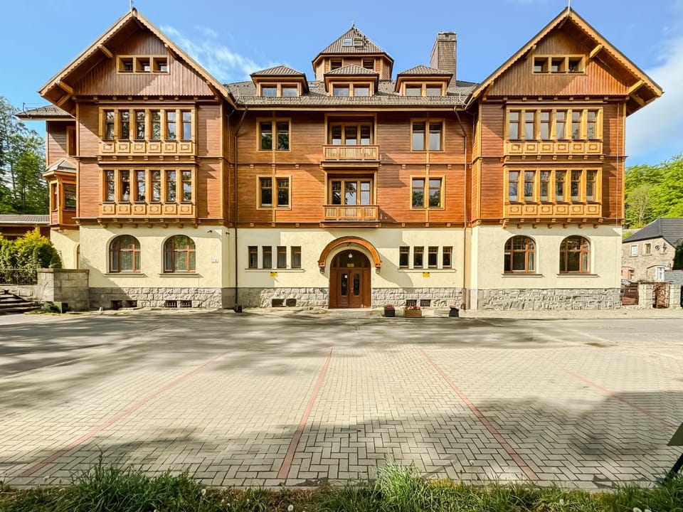 Property building, Facade/entrance, Coffee/tea facilities, View (from property/room), Inner courtyard view