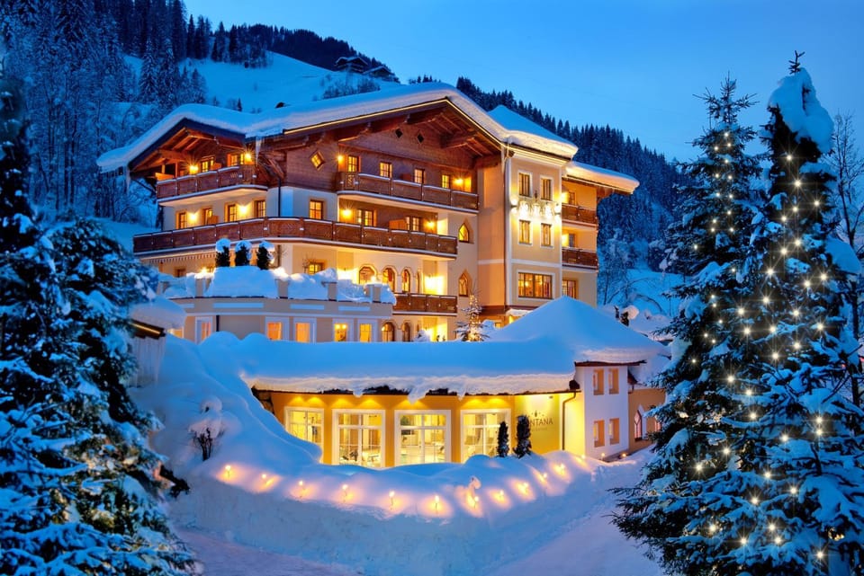 Facade/entrance, Night, Winter