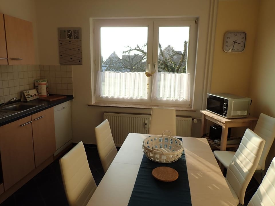 Coffee/tea facilities, Seating area, Dining area