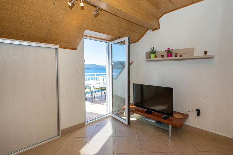 TV and multimedia, Living room, Sea view