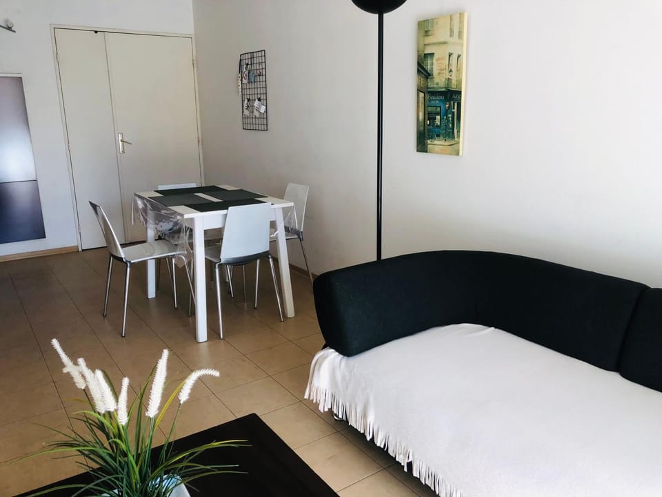 Le Californie Côte d'azur plage les pieds dans L'eau Apartment in Nice