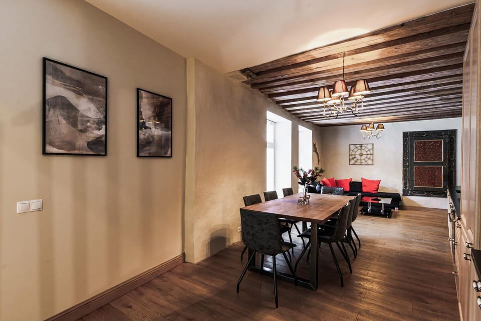 Decorative detail, Seating area, Dining area, Family
