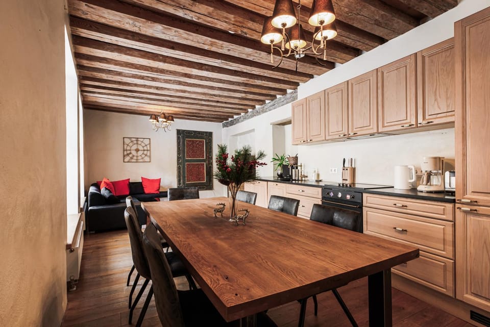 TV and multimedia, Coffee/tea facilities, Kitchen or kitchenette, Decorative detail, Seating area, Dining area, Family, minibar, pet friendly, stove