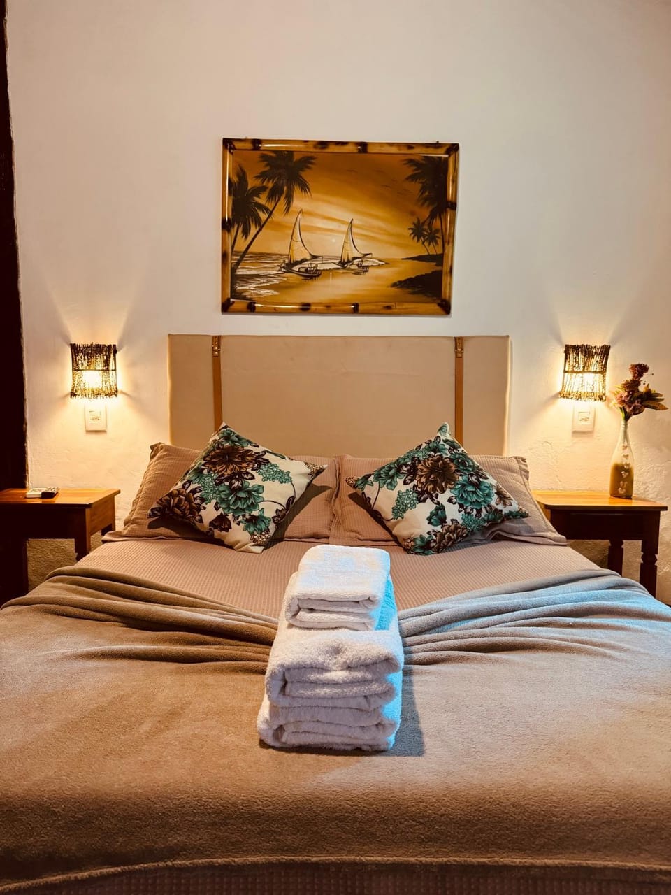 Bed, Bedroom, towels