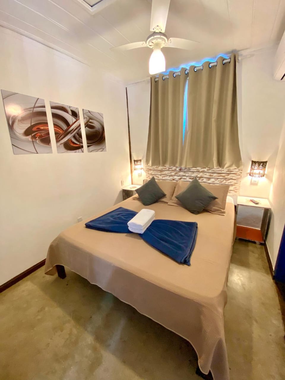 Bed, Photo of the whole room, Bedroom, air conditioner