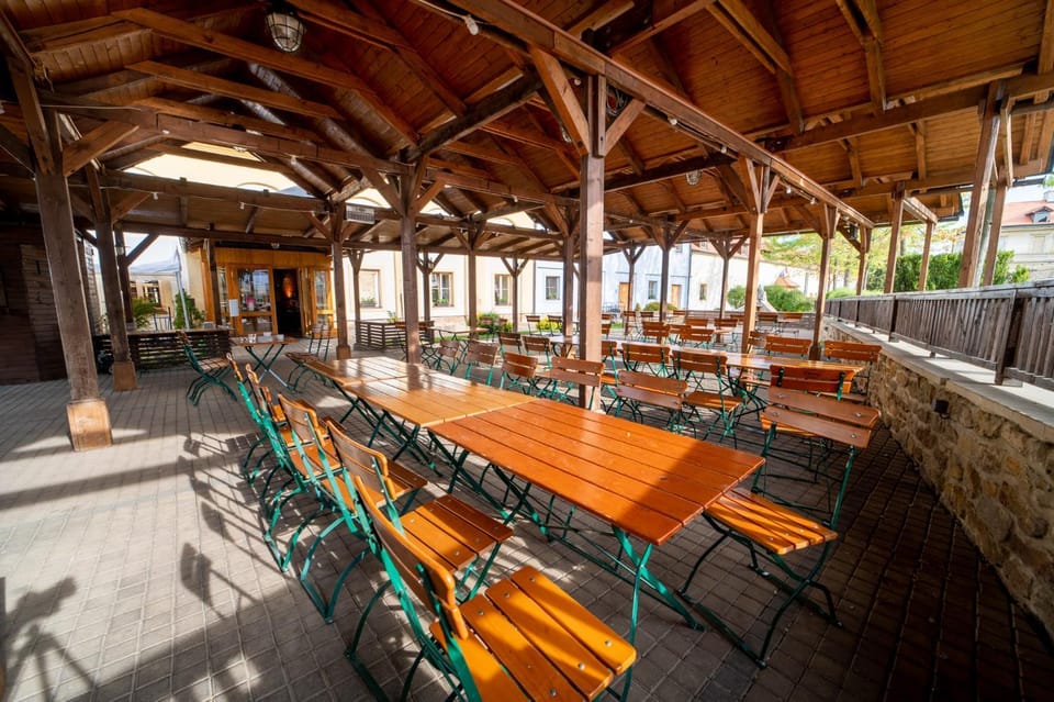Restaurant/places to eat, Seating area