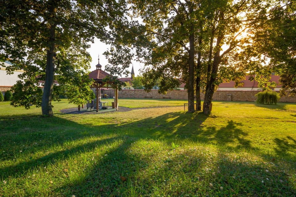 Nearby landmark, Garden