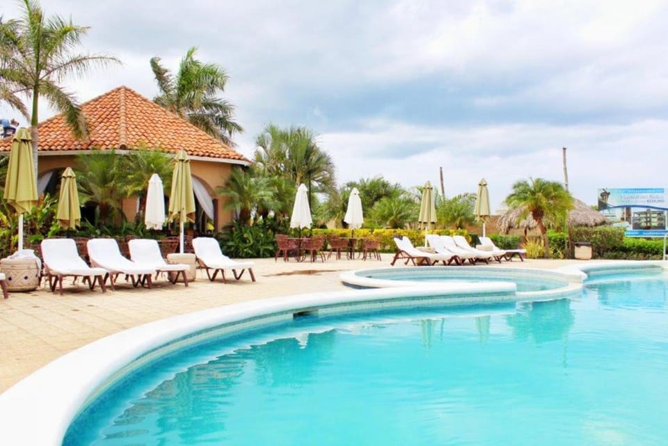 Bedroom, Swimming pool