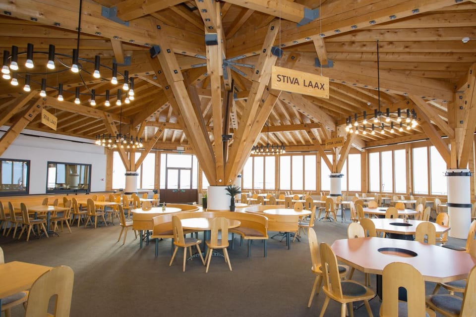 Berghaus Nagens-- Nur mit der Gondelbahn Erreichbar Hostel in Canton of Grisons