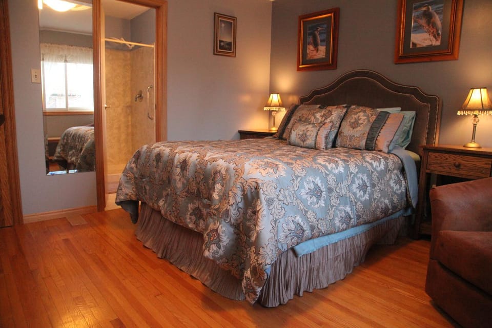 Bathroom, Photo of the whole room, Decorative detail, Bedroom