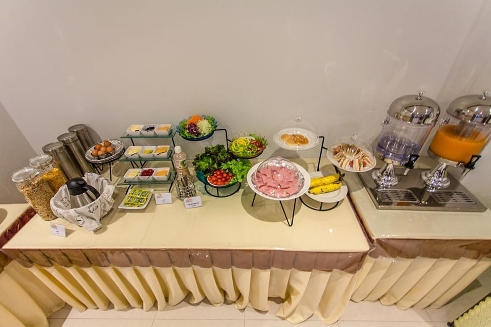 Restaurant/places to eat, Buffet breakfast