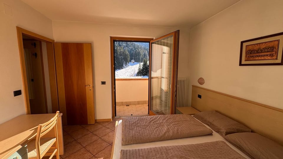 Bedroom, Landmark view, Landmark view, Mountain view, Mountain view