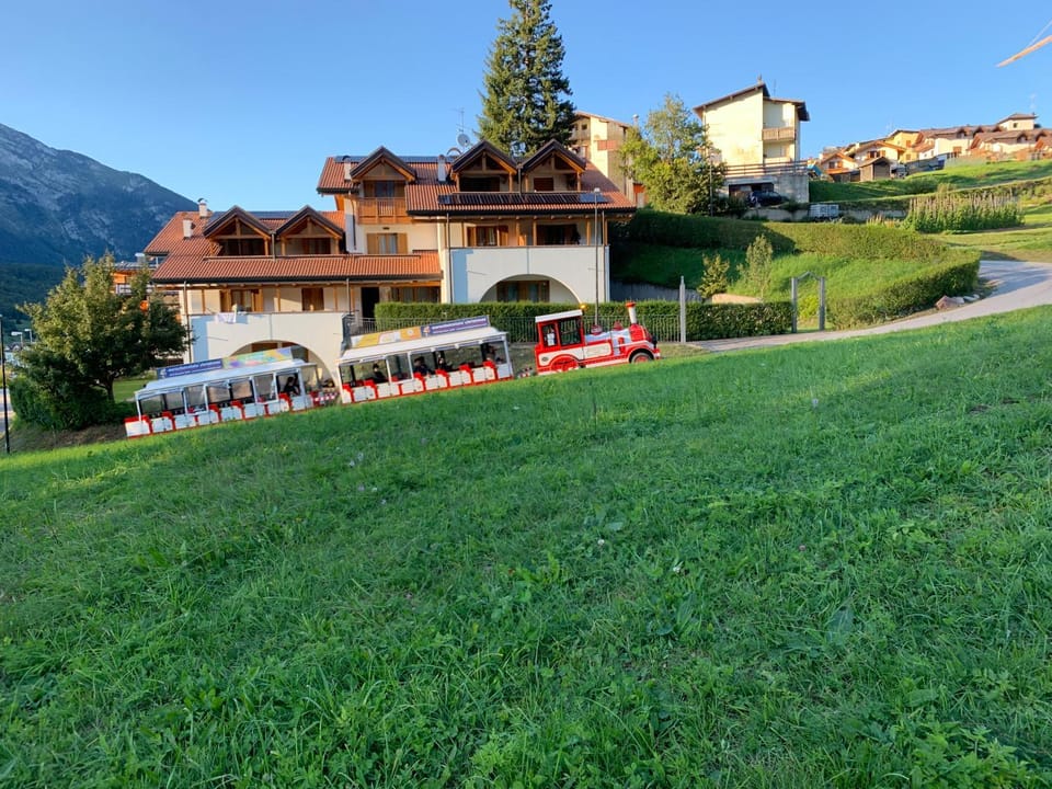 Property building, Neighbourhood, Natural landscape, Garden