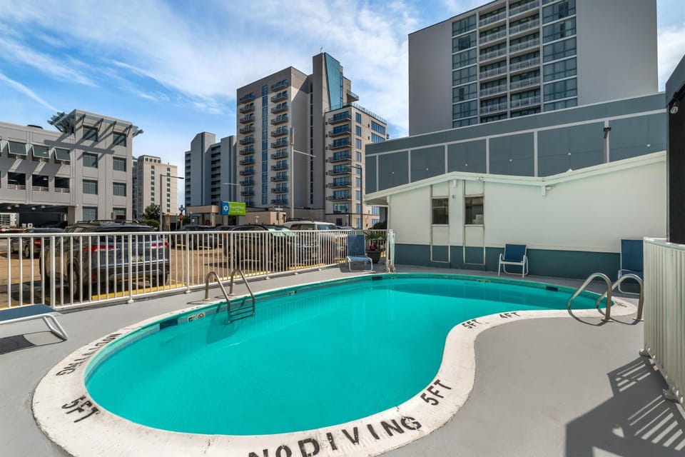Pool view, Swimming pool