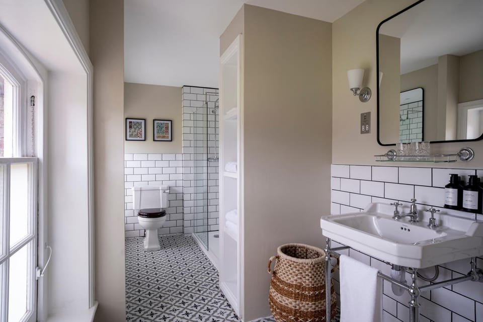 Shower, Toilet, Bathroom, Bedroom