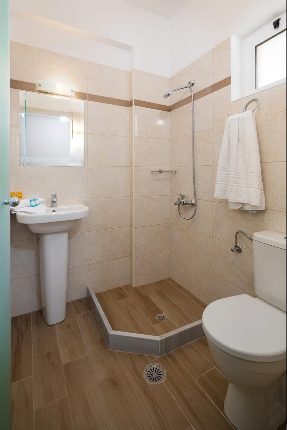 Shower, Toilet, towels