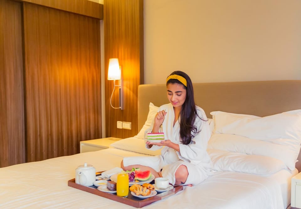 Bedroom, Food