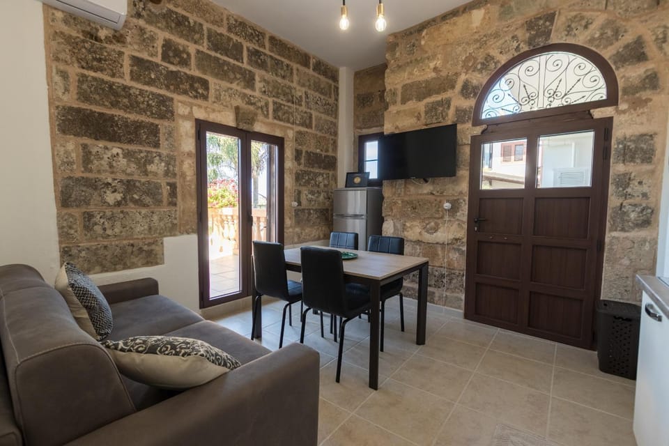 TV and multimedia, Living room, Dining area