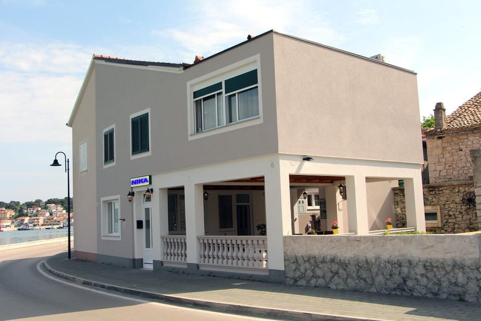 Property building, Facade/entrance