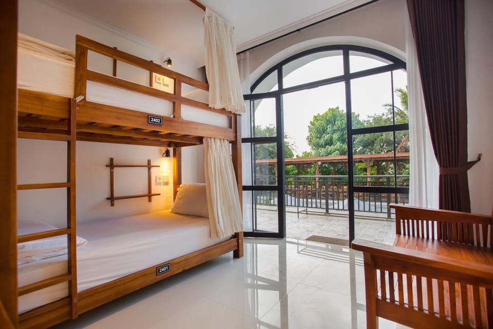 Bedroom, bunk bed