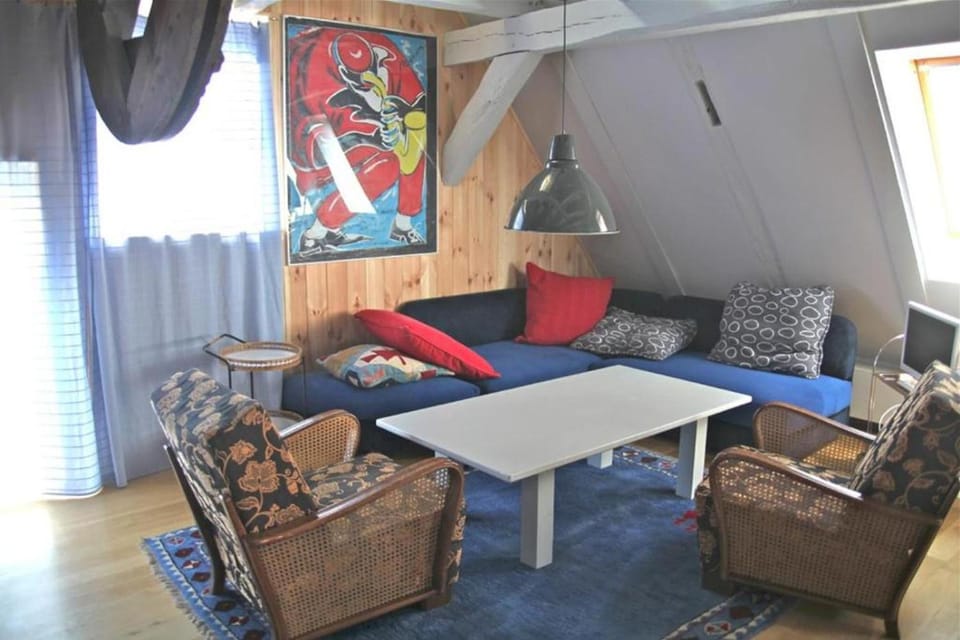 Communal lounge/ TV room, Kitchen or kitchenette, Living room