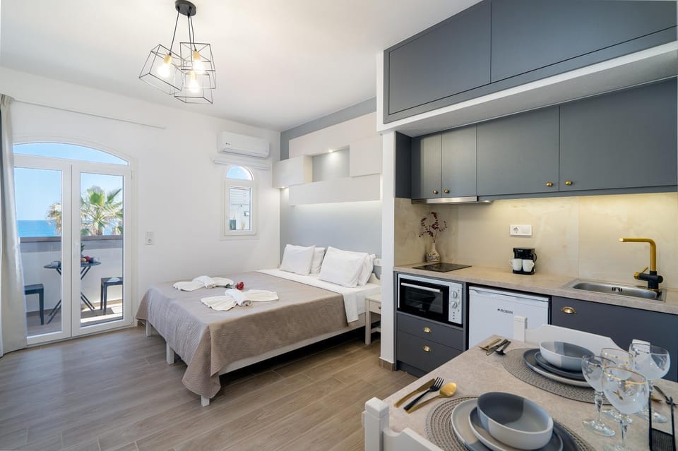 Bed, View (from property/room), Kitchen or kitchenette, Dining area, Bedroom, Sea view, internet, pet friendly, stove