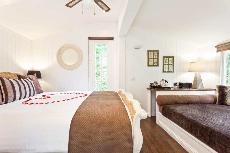 Bed, Bedroom, pet friendly