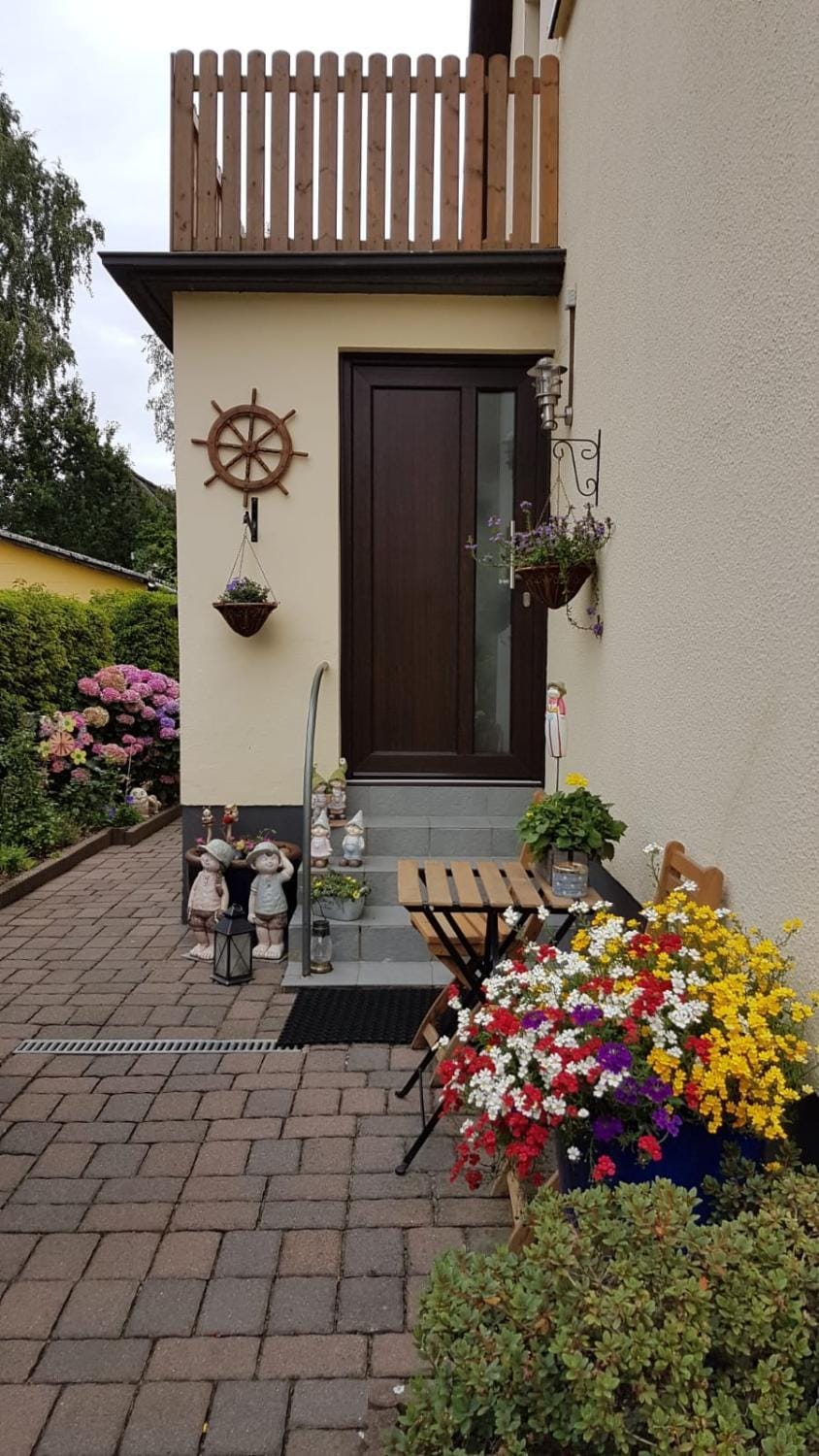 Patio, Facade/entrance