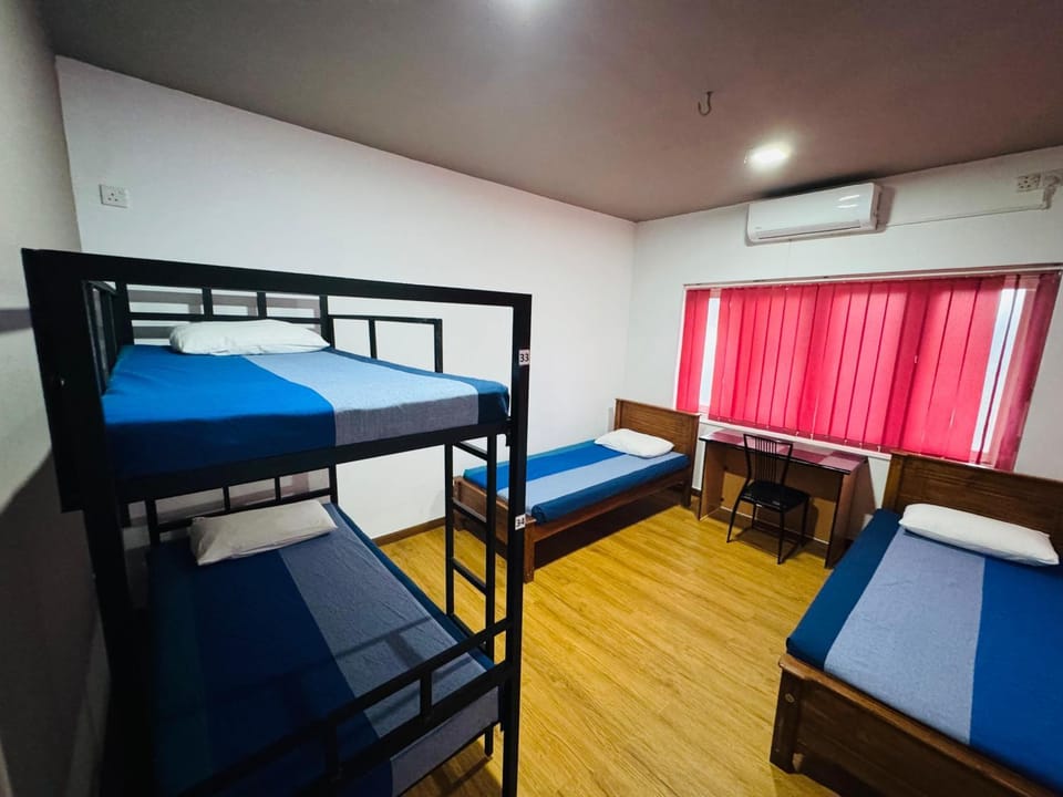 Bed, Photo of the whole room, Bedroom, bunk bed, air conditioner