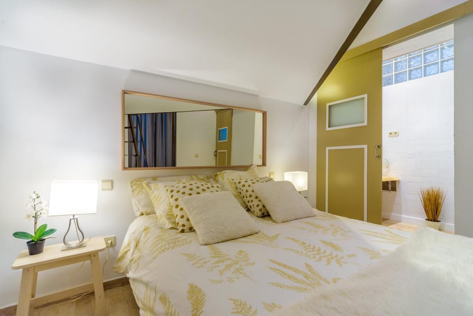 Stylish Loft at Madrid's Heart, Chueca Apartment in Centro