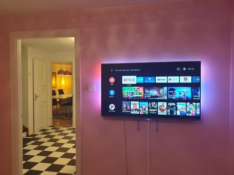 View (from property/room), Decorative detail, Bedroom, Entertainment