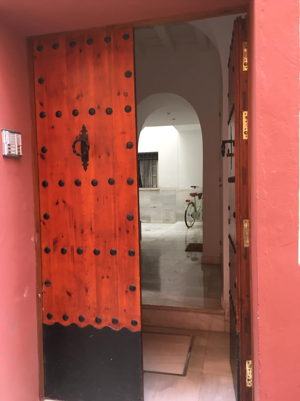 Facade/entrance