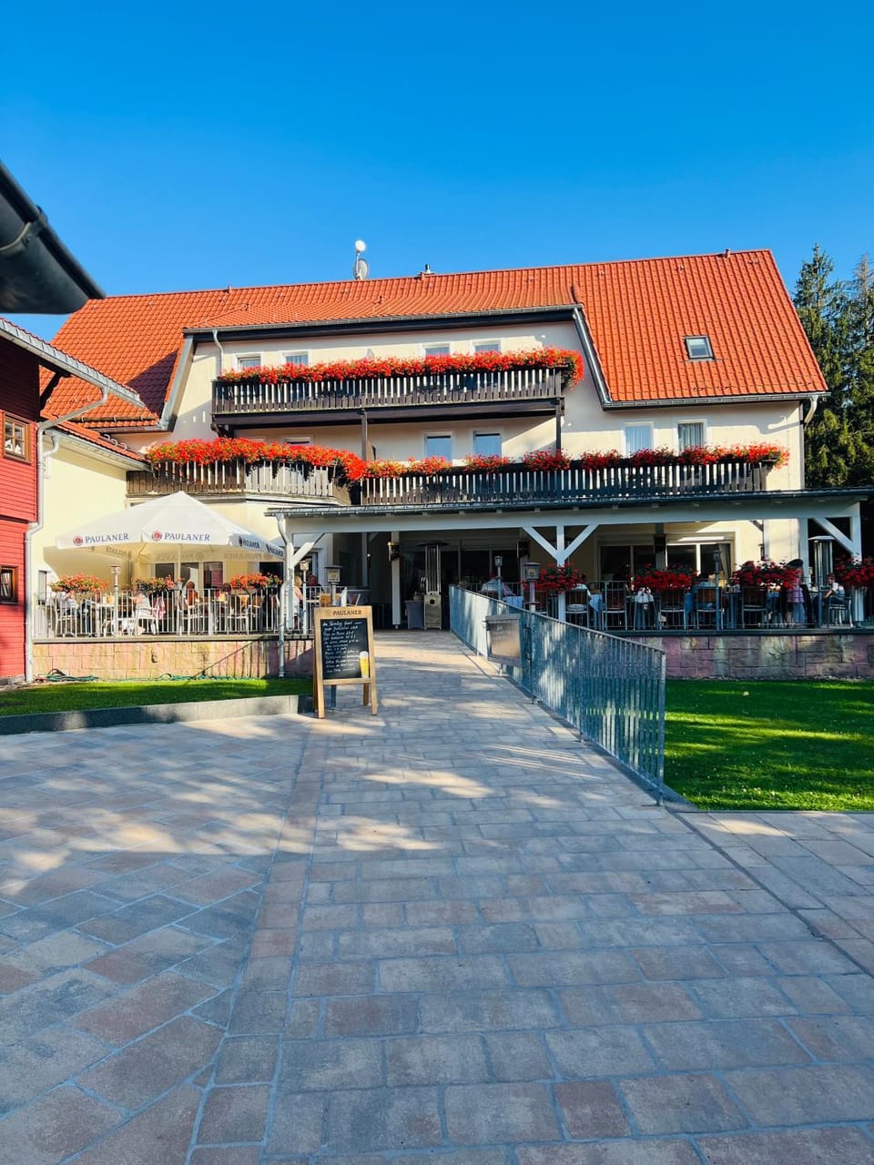 Property building, Restaurant/places to eat, Day