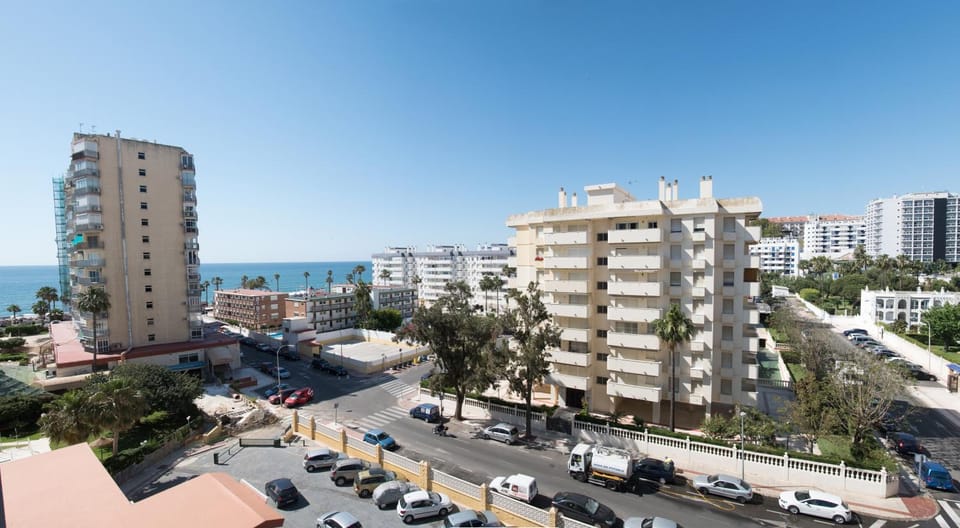 Sea view, Street view