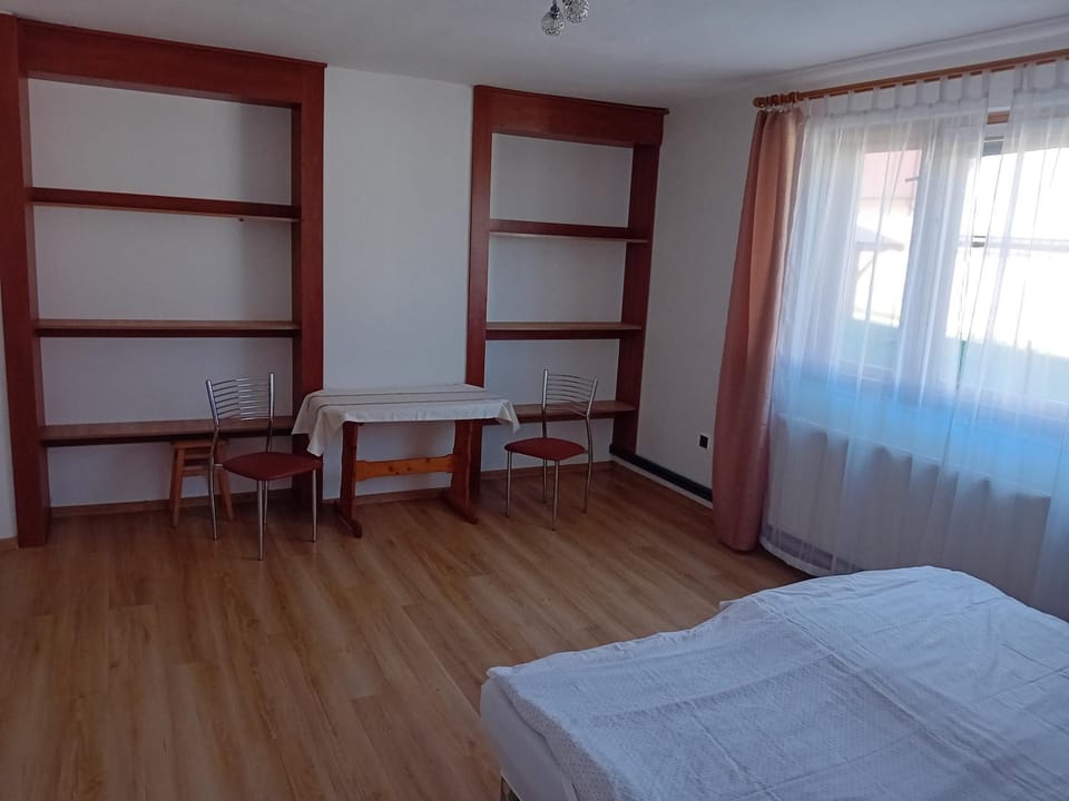 Bedroom, wardrobe
