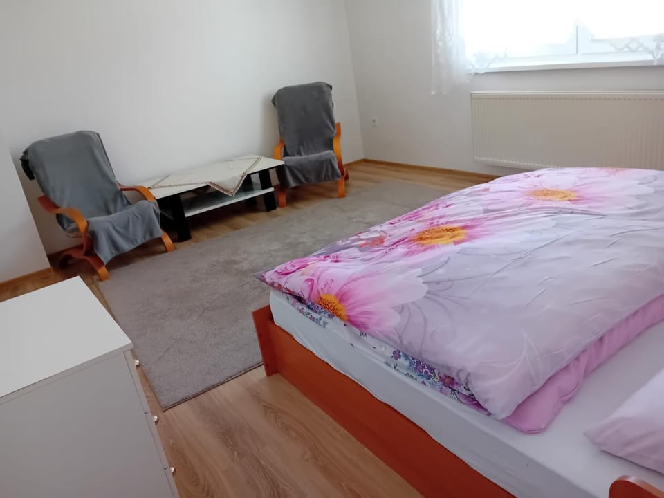 Bedroom, wardrobe