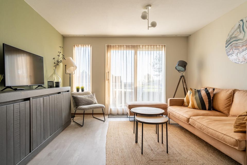 TV and multimedia, Living room, Photo of the whole room, Seating area