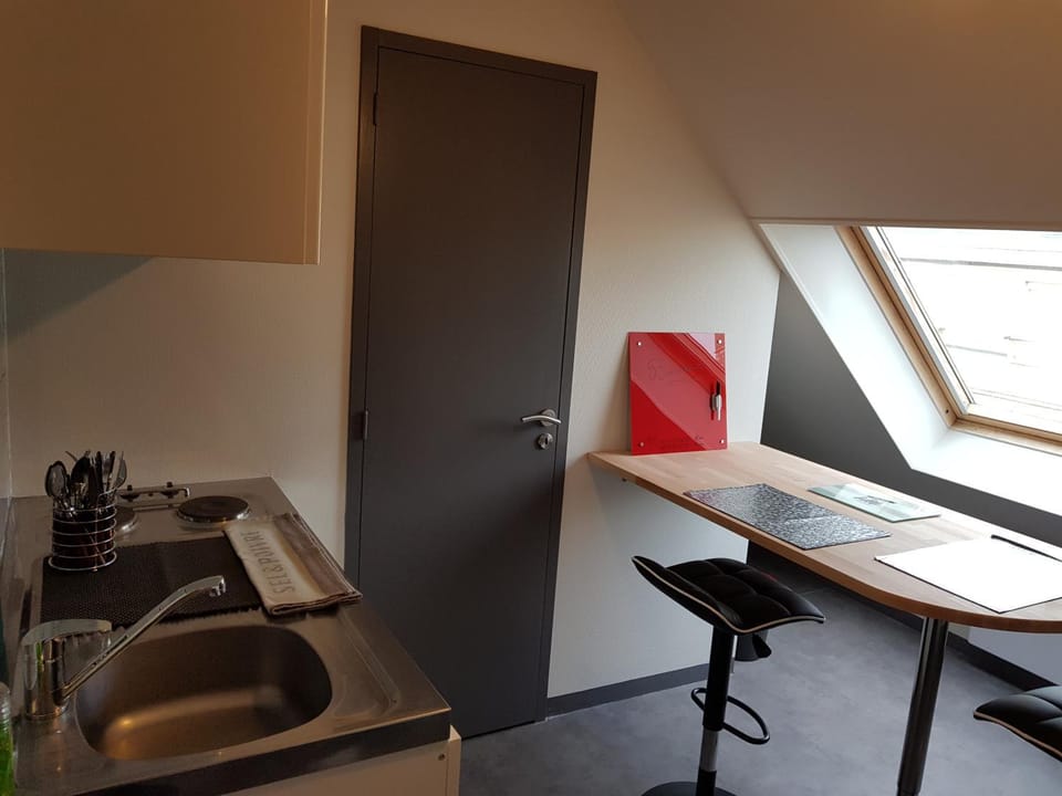 Kitchen or kitchenette, Seating area, Dining area