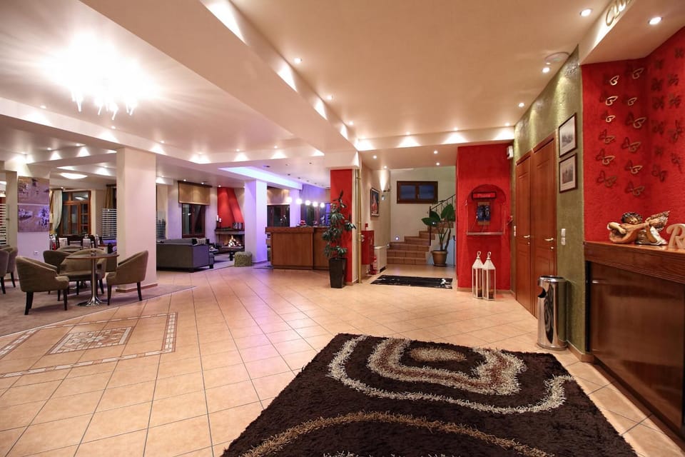 Communal lounge/ TV room