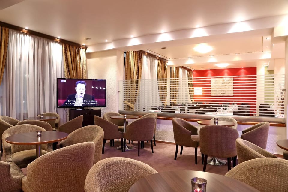 Communal lounge/ TV room
