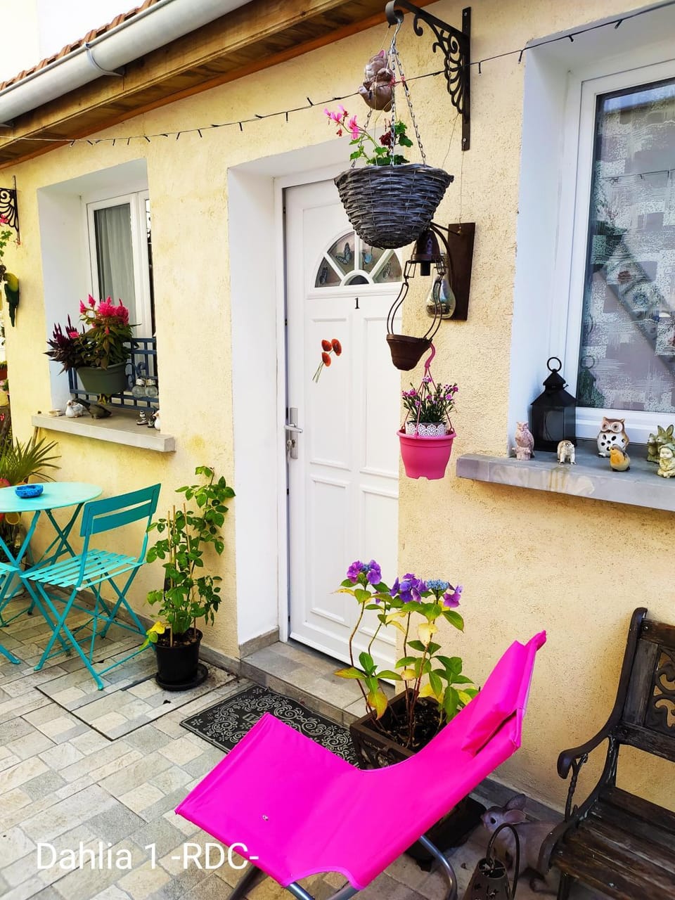 Les Coquelicots Hotel in Montrouge