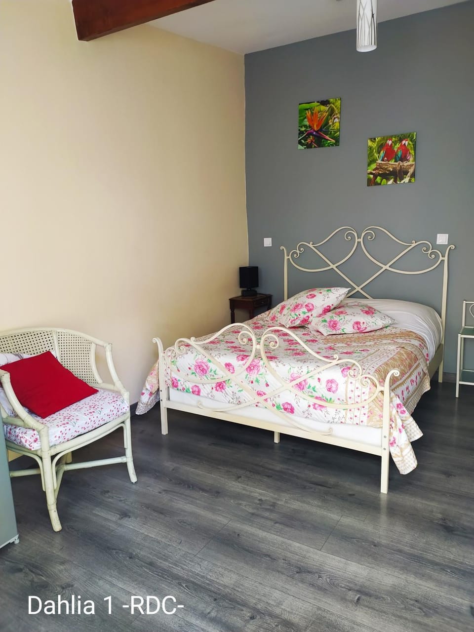 Les Coquelicots Hotel in Montrouge