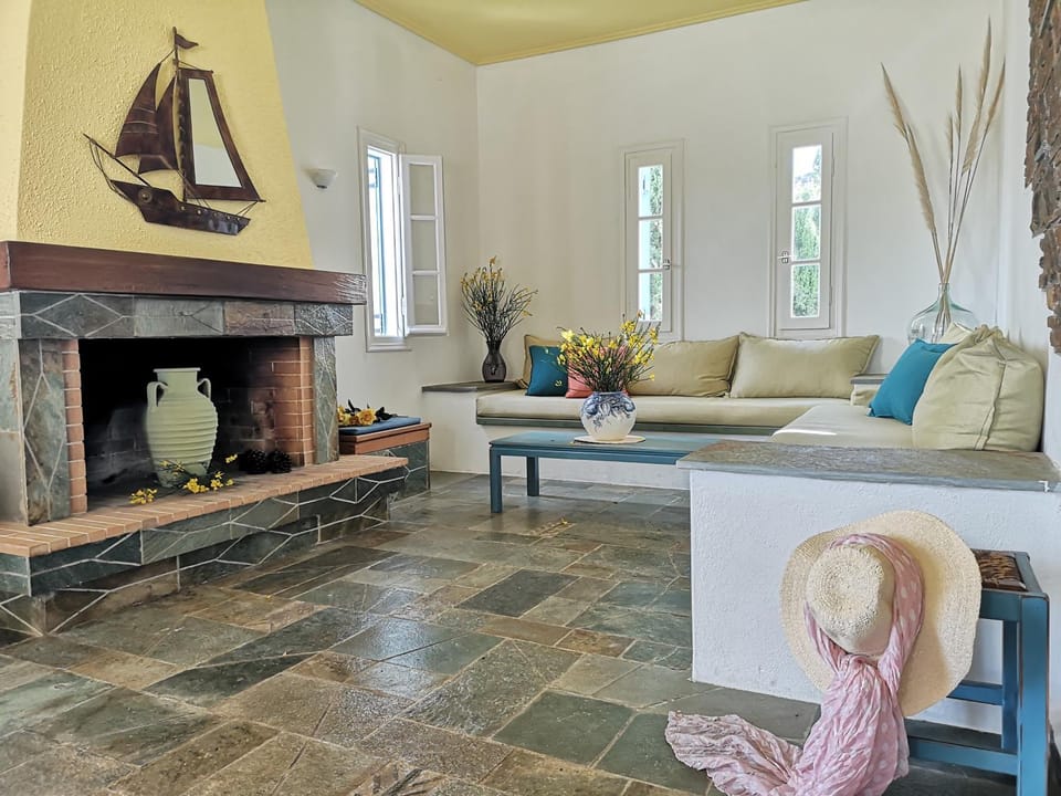 Living room, Seating area