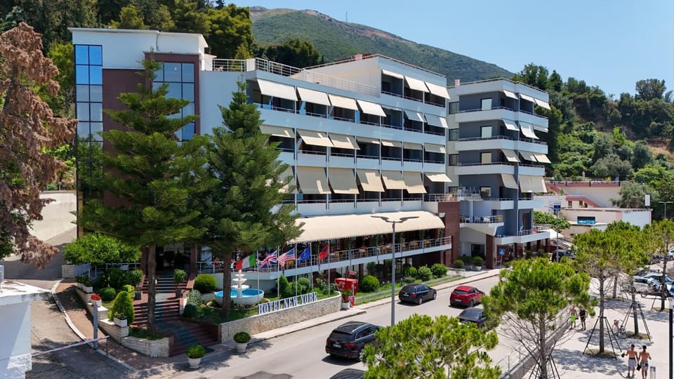 Property building, Bird's eye view, Location